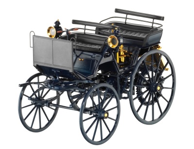 Историческая модель Mercedes Benz Моторизованная повозка Даймлера 1886г.