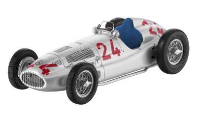 Историческая модель Mercedes-Benz W165, start number 24, Caracciola, 1939